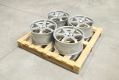 jante Set of JR3 18x8 ET26 5x120 Gloss Silver