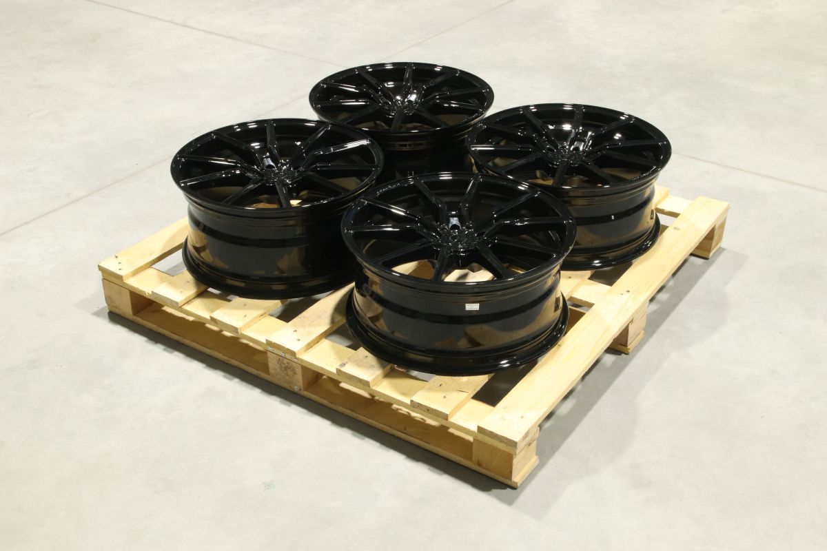 jante Set of CVR4 19x8 ET27 + 19x8
