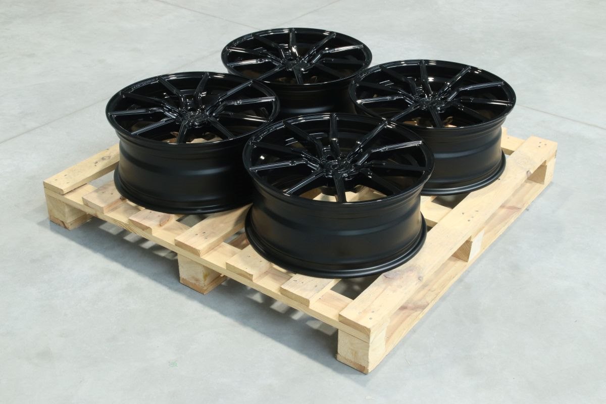 jante Set of CVR4 19x8 ET27 5x114