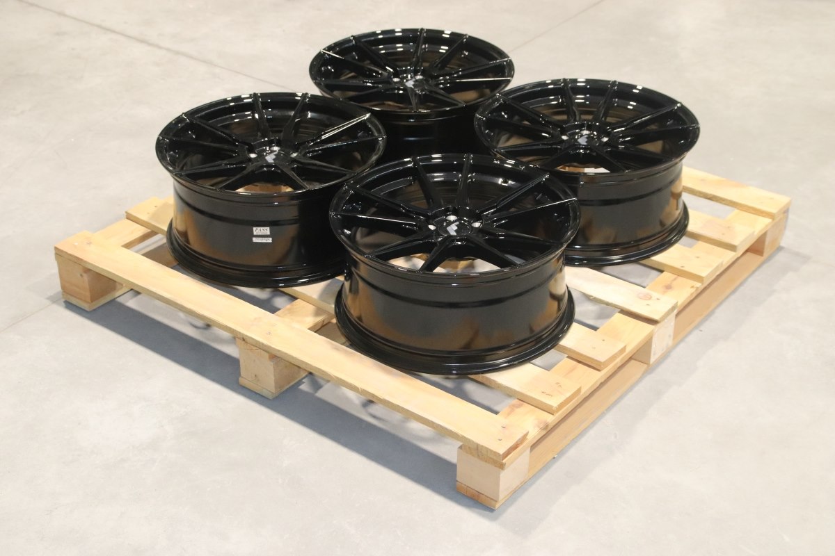 jante Set of JR21 18x8 ET37 5x100 Gloss Black