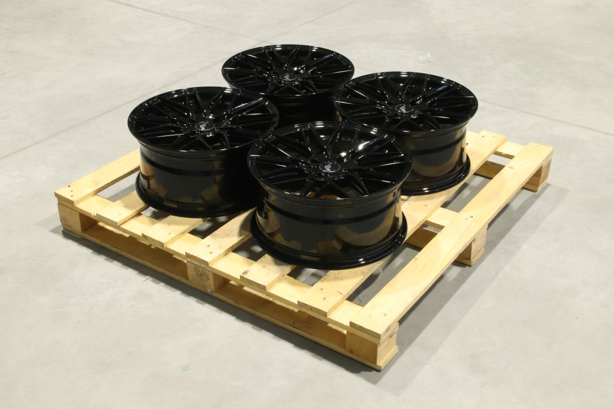 jante Set of JR28 17x8 ET32 4x108 Gloss Black