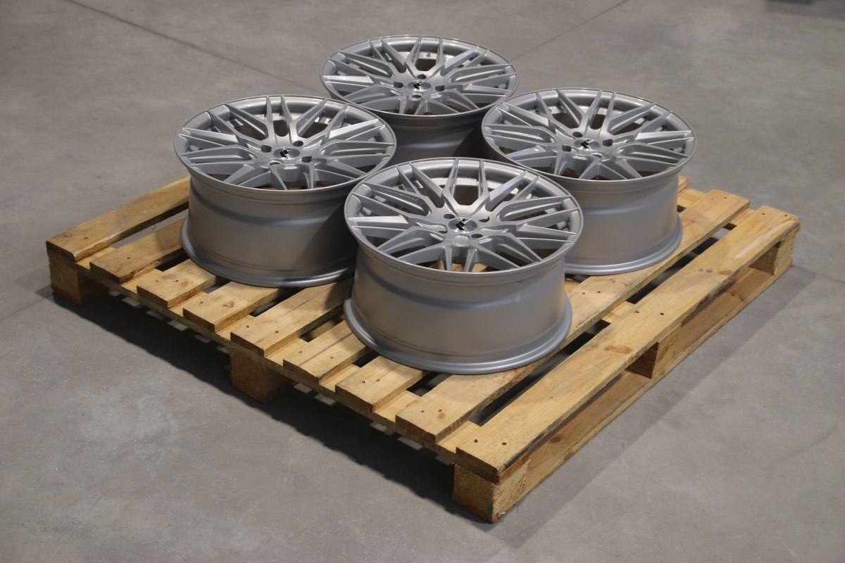 jante Set of JR28 17x8 ET38 4x100 Gloss Silver