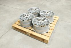 JR Wheels Set of JR28 18x7,5 ET30 + 18x7,5 ET35 5x100 Gloss Silver