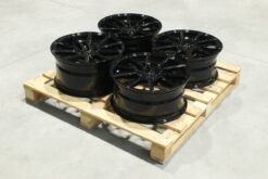 Concaver Set of CVR4 19x8,5 ET35 + 19x9,5 ET35 5x112 Gloss Black