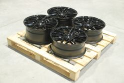 JR Wheels Set of JR28 18x7,5 ET40 + 18x8,5 ET40 5x112 Gloss Black