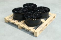 JR Wheels Set of JR28 18x7,5 ET33 4x100 Gloss Black