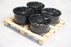 JR Wheels Set of JR28 19x8,5 ET35 + 19x9,5 ET30 5x120 Gloss Black