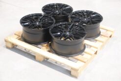 JR Wheels Set of JR28 18x8,5 ET40 5x114,3 Gloss Black