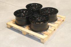 JR Wheels Set of JR11 18x8,5 ET35 + 18x9,5 ET30 5x120 Gloss Black