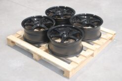 Japan Racing Set of JR3 18x8 ET40 5x114,3 Gloss Black