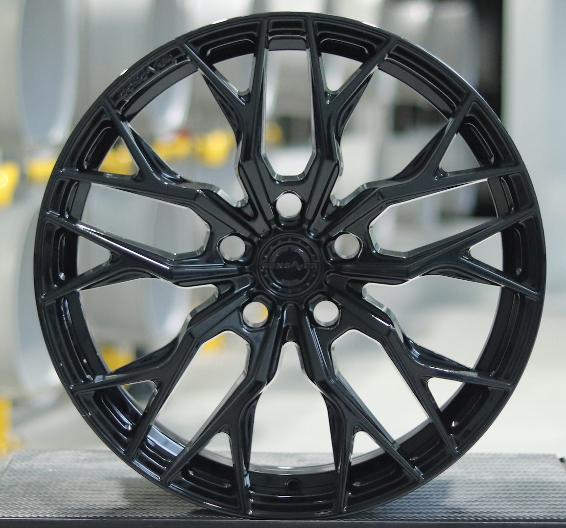 jante Concaver CVR1-XL 20x9 Platinum Black